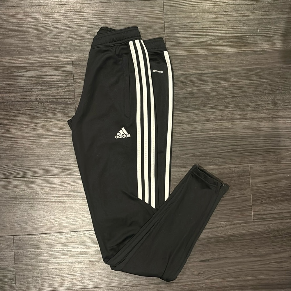 Adidas, women’s size 4-6(xs) running pants. Drawstring waist, tapered zipper leg